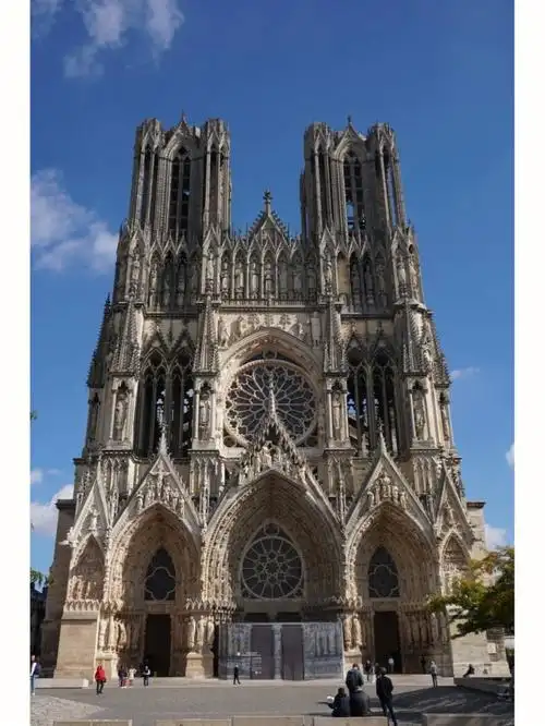 据说notre-dame de paris是参考了兰斯这个,但我没在巴黎圣母院好的