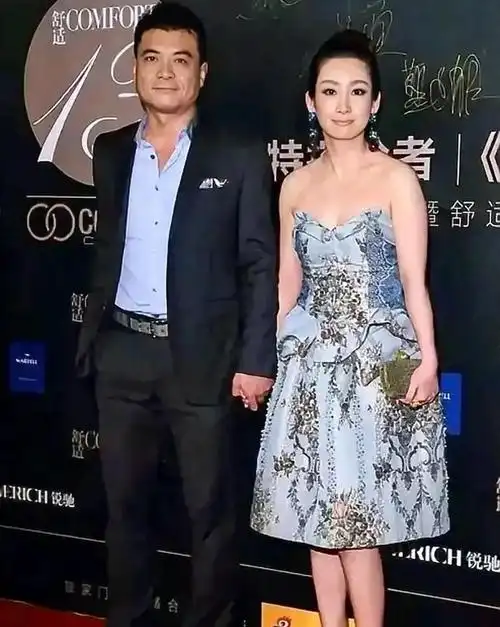 41岁的秦海璐神秘老公登场网友纷纷直呼男人味十足