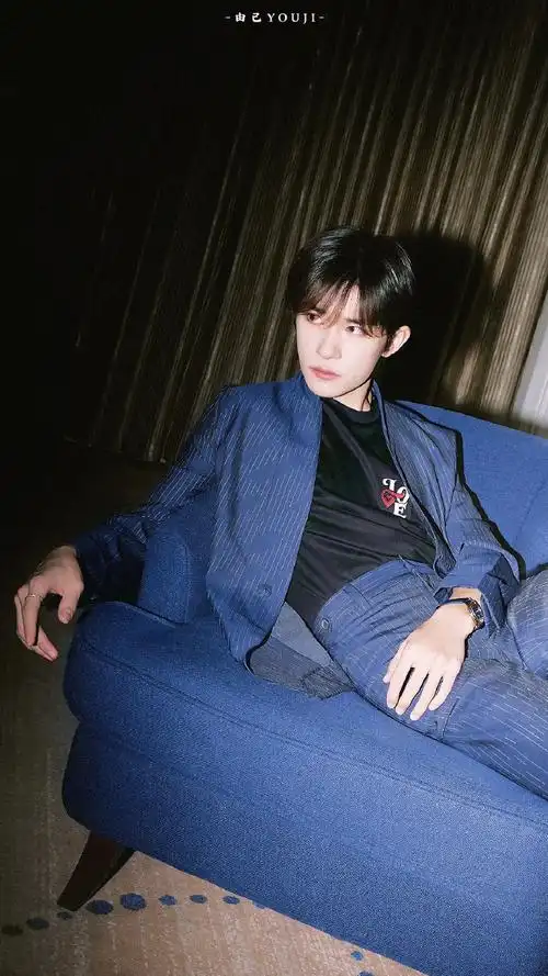 易烊千玺十稔终章皆成序##以为是易烊千玺的长头发