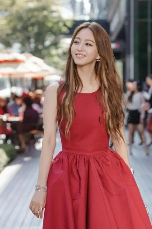 03】【综艺】《running man》韩艺瑟的搞笑表情引发热议 再也不逃跑了