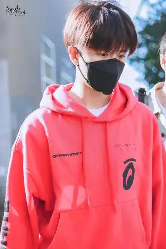 太无聊了发一个去年国超戴口罩上下班合集康康我审美怎么样