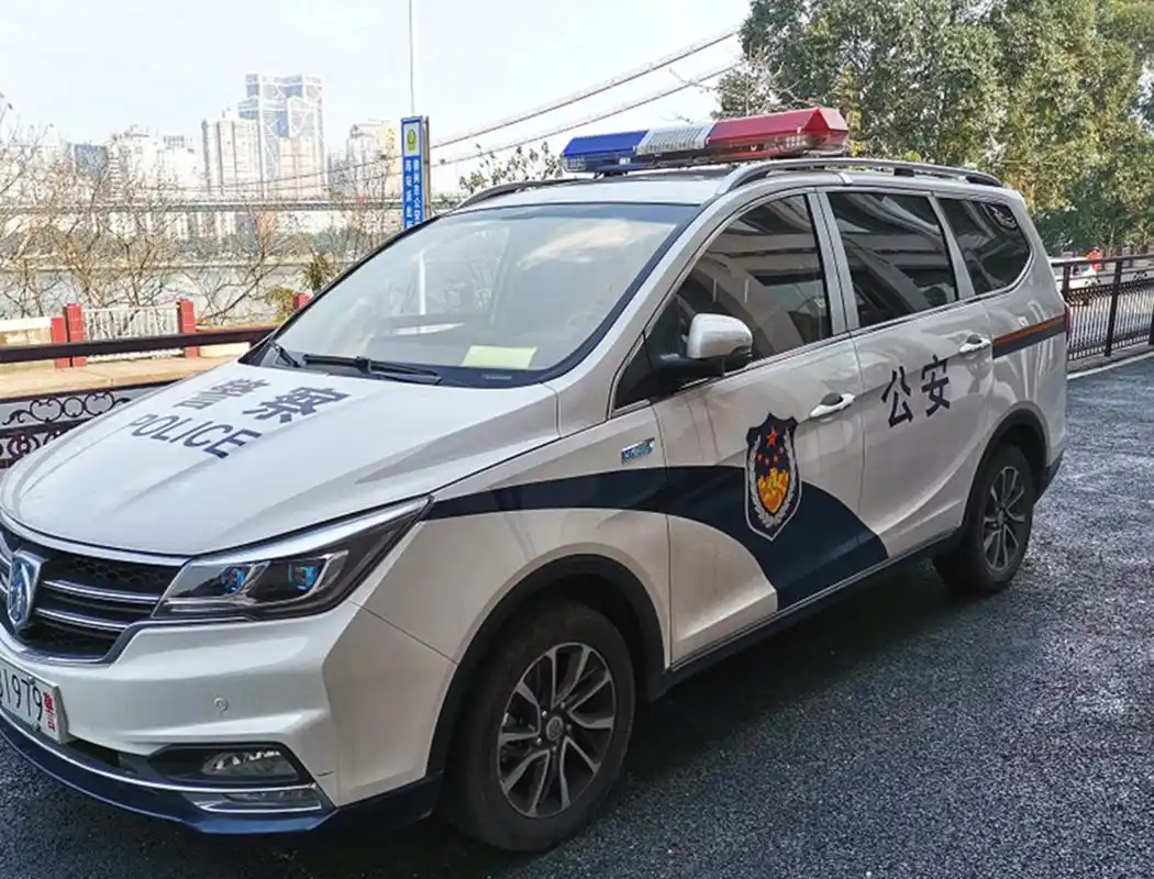 国内警车迎来"换代",上海换荣威,广西换宝骏,国产车崛起了