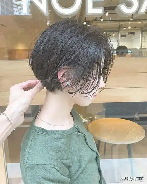 女性短发别乱剪,有这25款就够了,立体,蓬松,最有型
