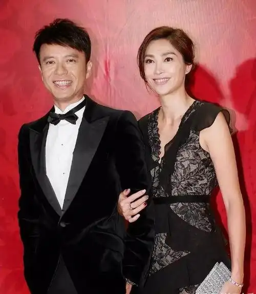 港姐卢淑仪:在最佳年龄嫁给李克勤,婚后生两个幸福的儿子|谭咏麟|张