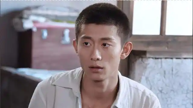 青谷子:张一山窝头就面条,亲爹回来看见黄不拉几的饭,反应贼逗