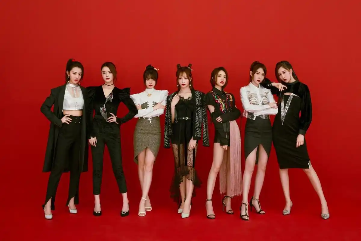 sing女团四周年粉丝见面会来袭 《京日纪》限定写真集上线