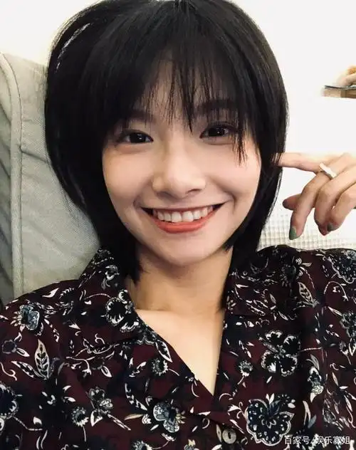 里面的"热心女子"居然是11年参加过《快乐女声》的选手苏妙玲,引发