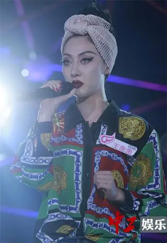 中工娱乐4月24日报道 4月23日,超女王金金再次登上微博热搜.