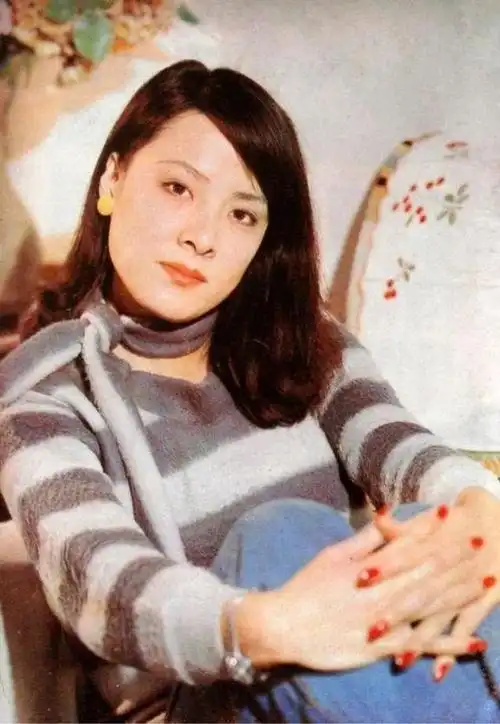 李萍冲击金爵奖影后!她的两任丈夫都是演员,丧偶后担心女儿婚恋