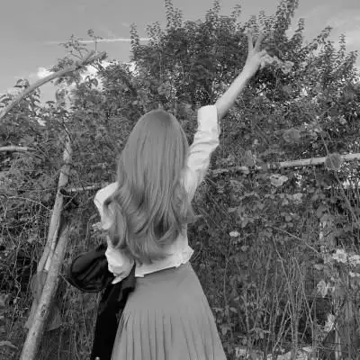 唯美黑白美女背影图片头像_女生头像_头像屋