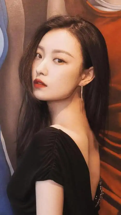 这些女明星的脸不仅好看,还有高级感,你hold住了吗?