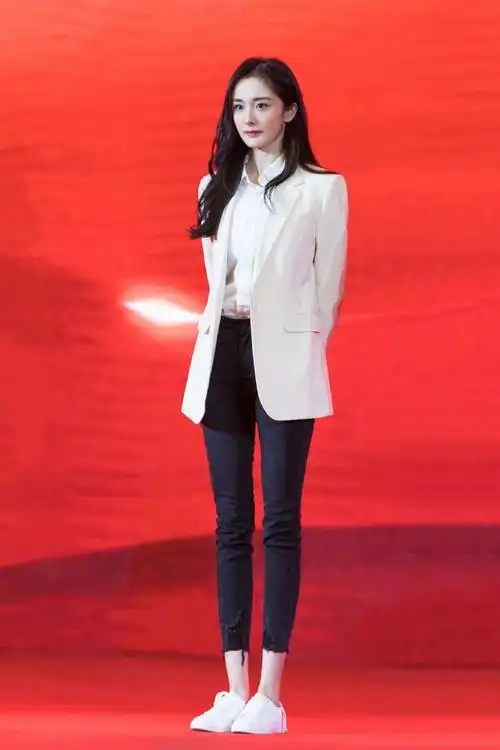 2020春季穿搭,跟着杨幂穿出少女清纯风,职场ol风