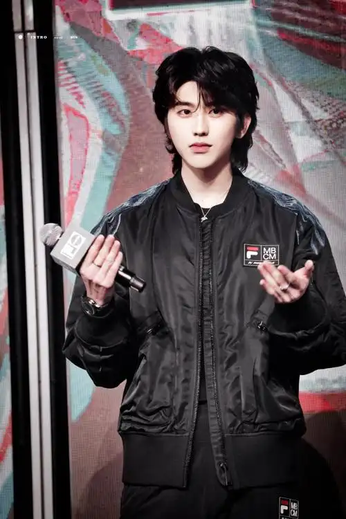 fila代言人蔡徐坤