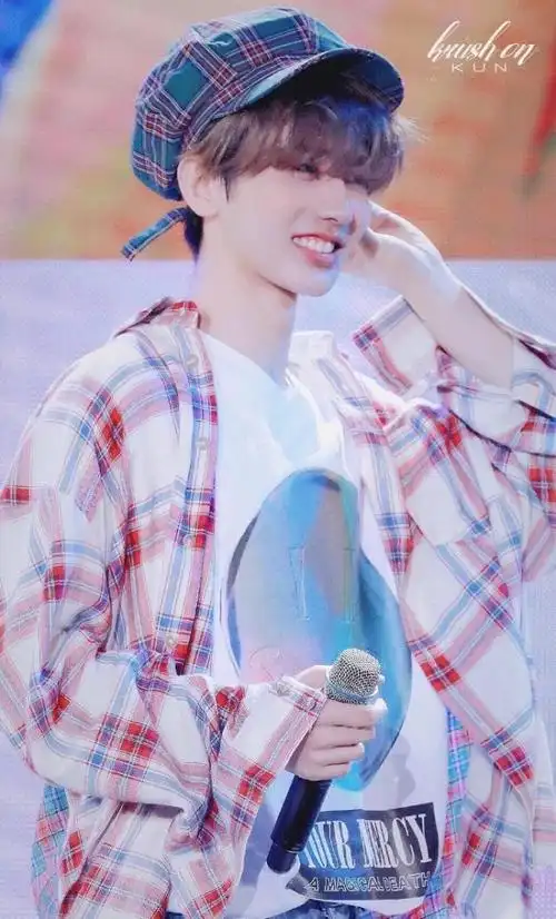 蔡徐坤的可爱小秘密被发现了!戴上帽子就变身可可爱爱的猪咪宝贝