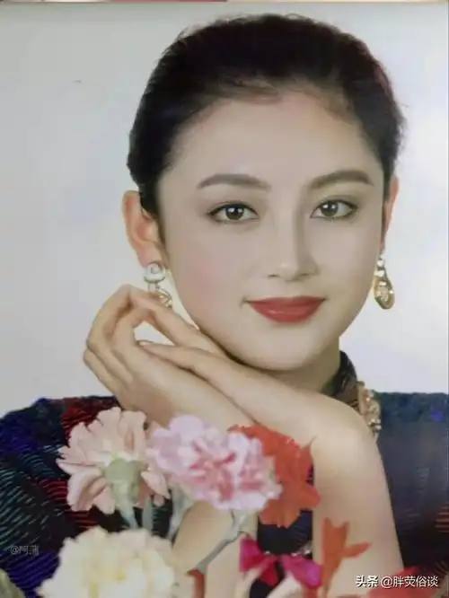 年轻时候的陈红真的是珠圆玉润太美了难怪能够一眼俘获陈凯歌