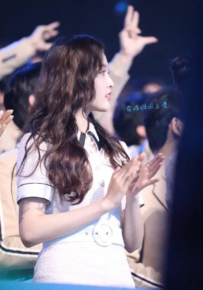 创造营决赛#吴宣仪创造营决赛饭拍~以嘉宾学姐身份时隔一年再度回到