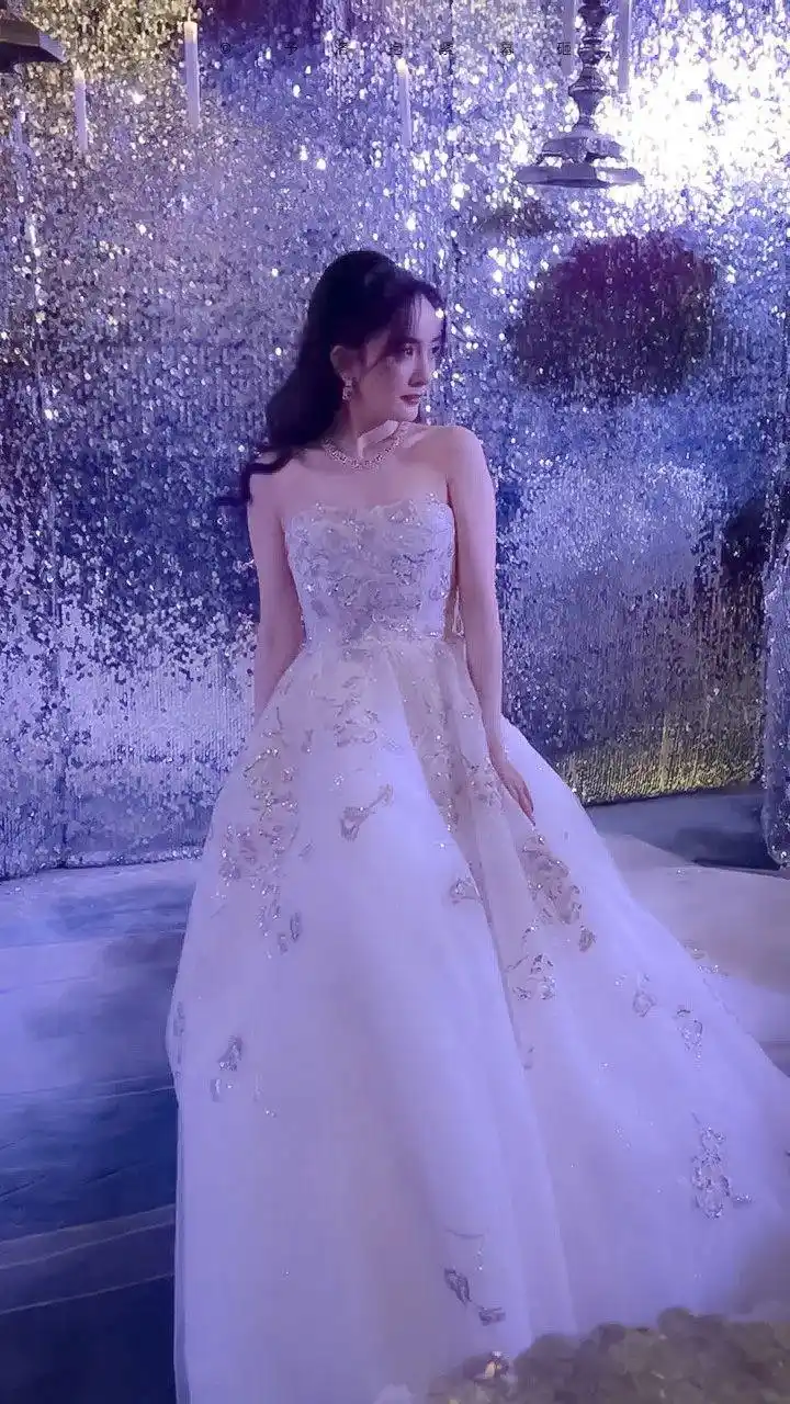 杨幂壁纸:追星不只花痴和尖叫,还有感动和成长_手机搜狐网