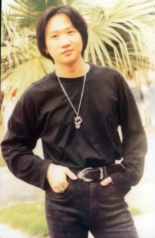 p>黄家驹(1962年6月10日—1993年6月30日),出生于中国香港,祖籍广东