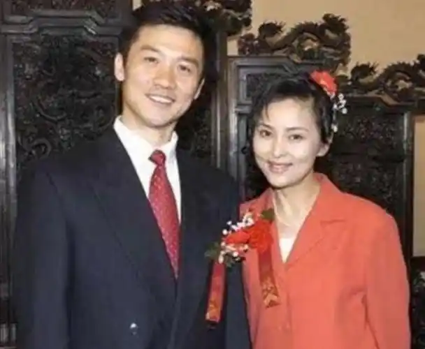 回顾许云帆娶黄志忠前妻何音与继子处成朋友结婚至今无儿女
