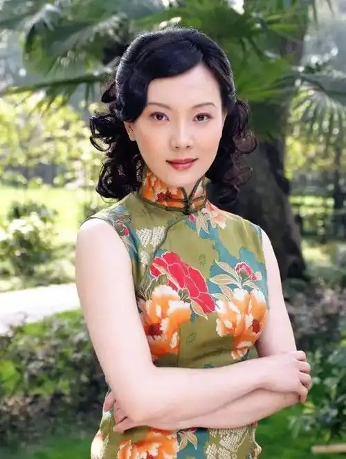 旗袍女王陈数完美演绎旗袍穿搭文化轻松穿出复古高雅范