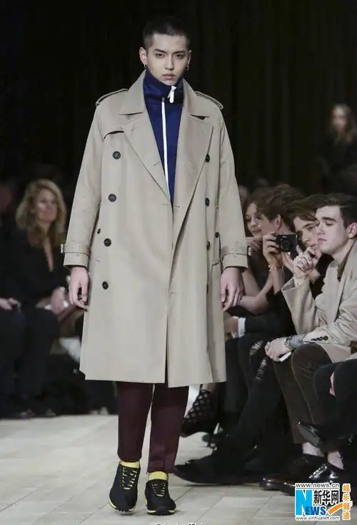 吴亦凡相亲什么梗被女网友玩坏 吴亦凡帅气走秀帅一脸鼻血