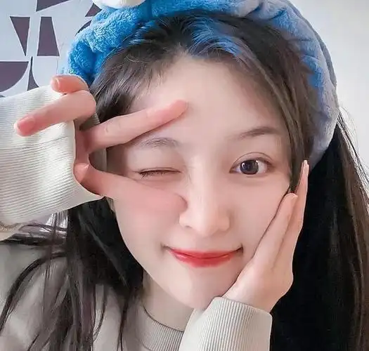 240130吴宣仪最新甜美头像照夺人心魄粉丝纷纷表示要换头像啦