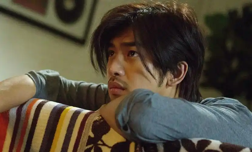 出演个人首部电影作品《 a target="_blank" href="/item/蓝色大门