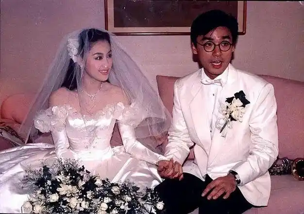 章小蕙传奇人生败光2个亿万富翁为还25亿债款41岁做艳星