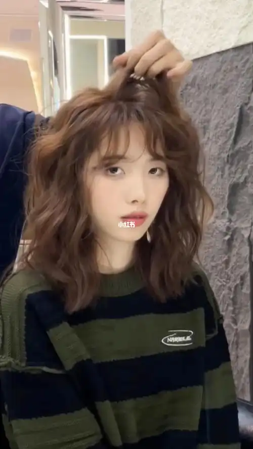 女生短发发型蓬松慵懒法式卷耐看不显老