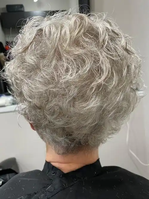 岁烫什么发型好看,全头烫错不了,蓬松时尚显发量|烫发|脸型|护发|中