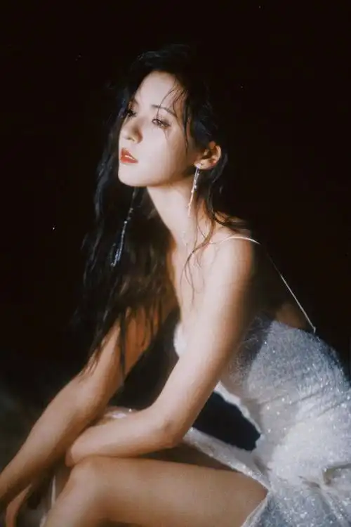 张予曦晒出性感写真花絮,报复虐渣音乐,刘雪怡又被嘲了