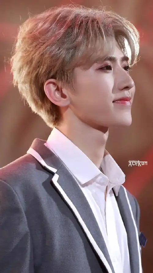 蔡徐坤高中留学旧照##蔡徐坤凌晨晒工作花絮