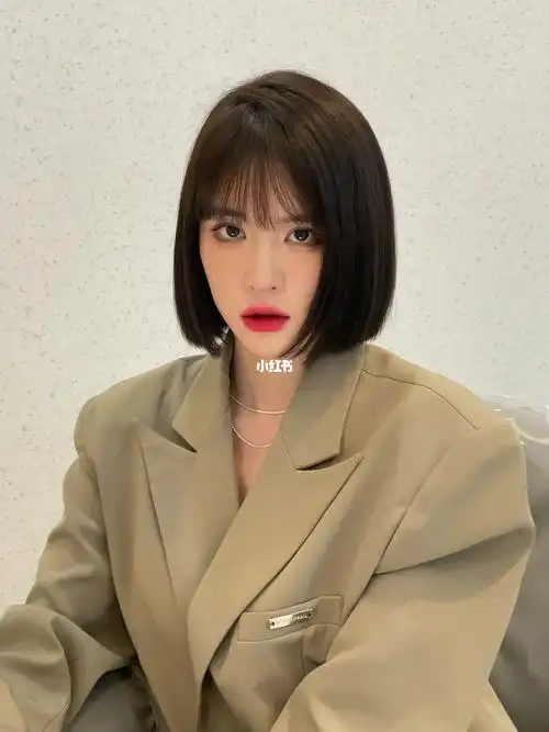 可盐可咸的短发 太显脸小啦 也特别适合发量少 发质细软的女生 基本不