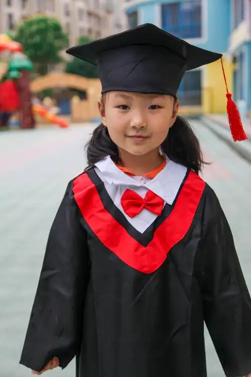 小金星斯麦尔幼儿园大班女生个人照