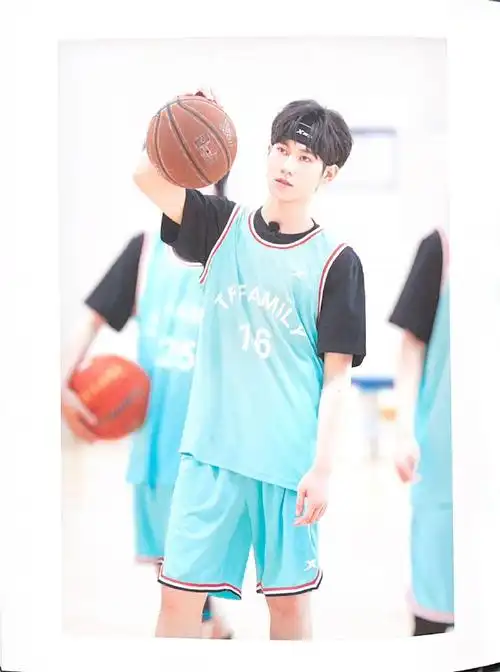 张真源夏季运动会pb扫图