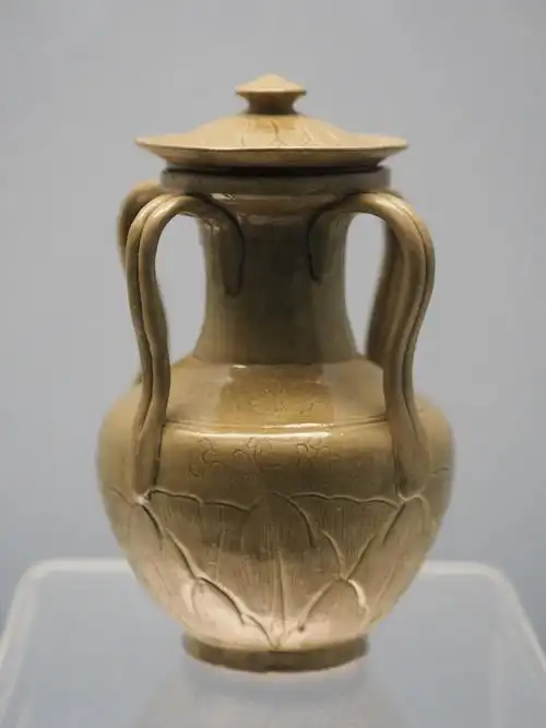 北宋越窑青釉刻划花粮罂瓶上海博物馆藏