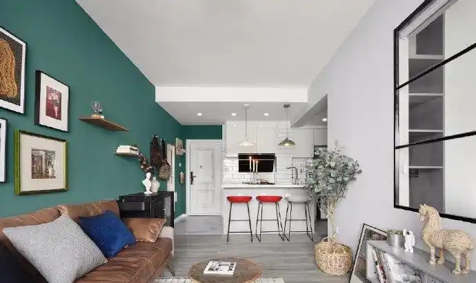 这是一套50平米的小户型两居室,装修为简约风格,给人一种简单大方的