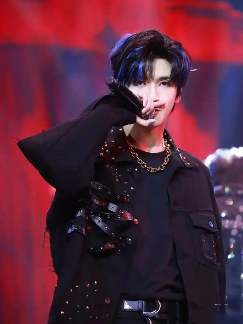 严浩翔神图(一) 翔哥神图来也!求图私信就可哈