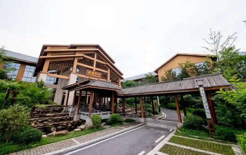 灰汤温泉华天城旅游度假区