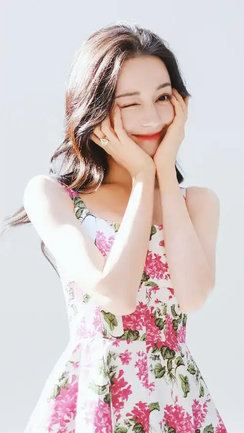 迪丽热巴佩列沙茨大桥海报##迪丽热巴动人玫瑰