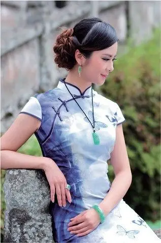 翡翠搭配旗袍,演绎最炫中国风