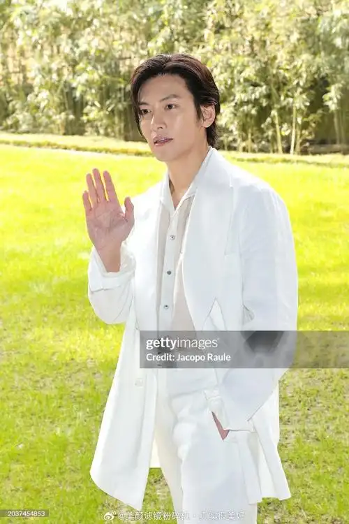 #刘诗诗池昌旭坐一起#