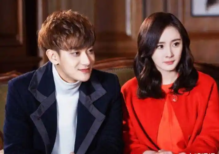 35岁杨幂再演御姐,携手小9岁当红小生组cp,光看剧照都满意_许凯_作品