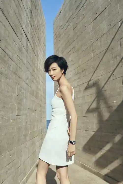 于流动的时光中雕琢真我 桂纶镁勾勒宝曦女性之美