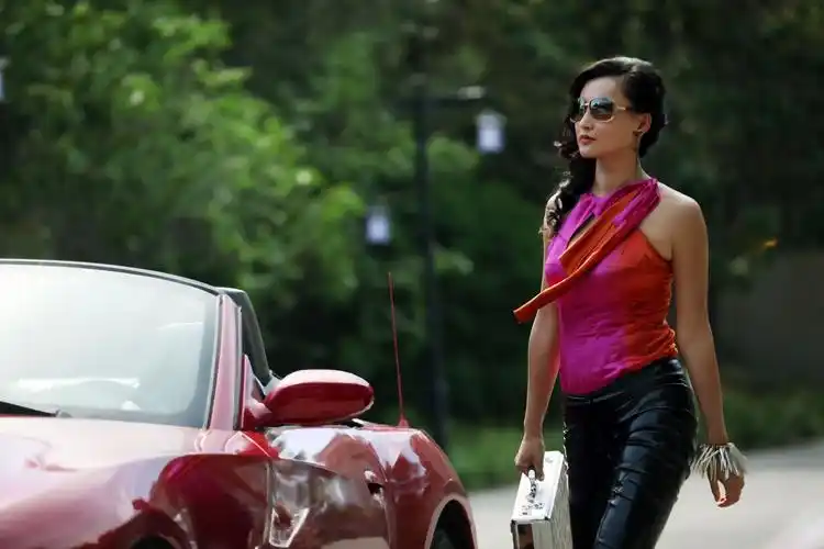 p>《饭局也疯狂》由中联华盟和中国电影集团联合出品的贺岁喜剧片,由