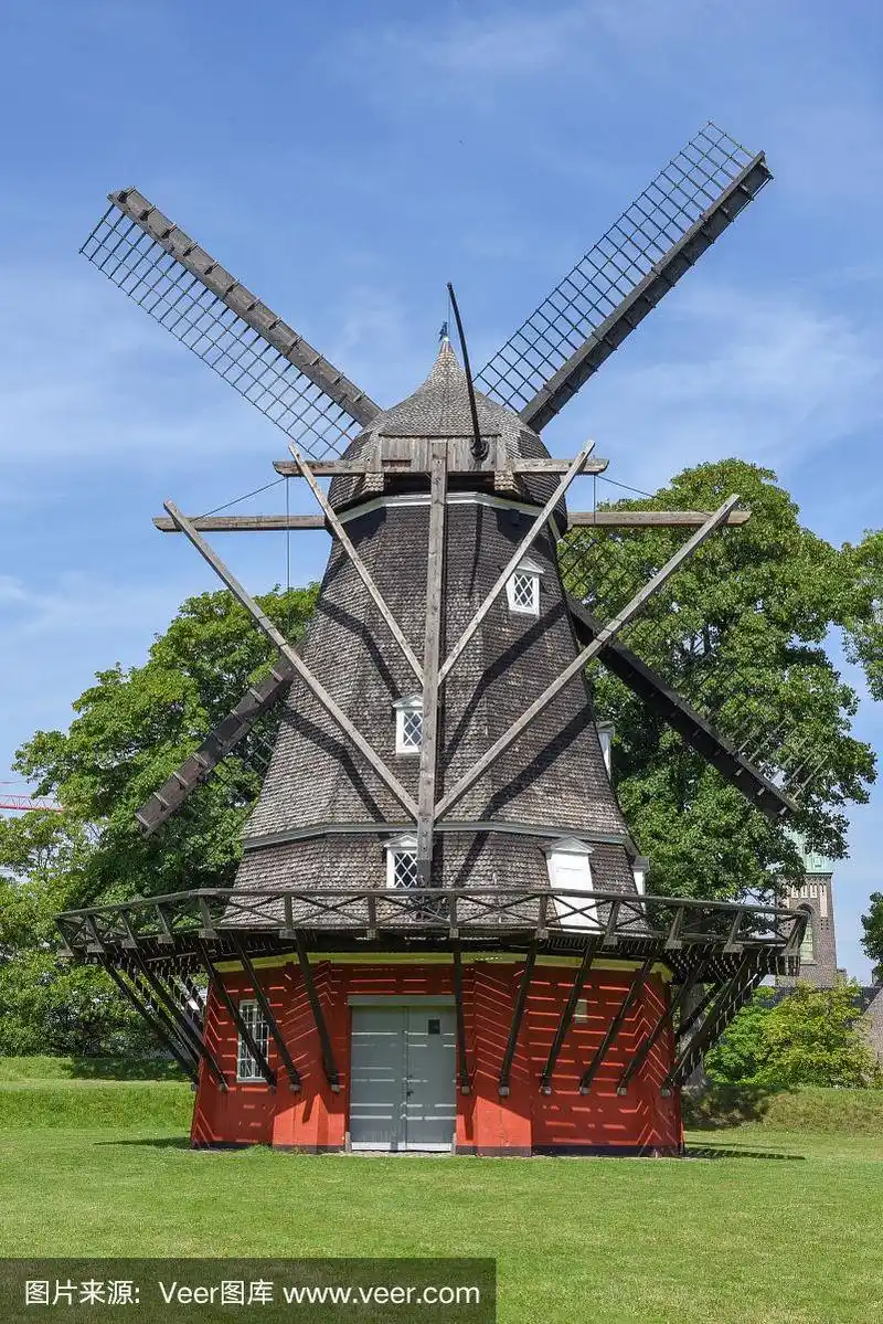 古老的木制风车在丹麦哥本哈根