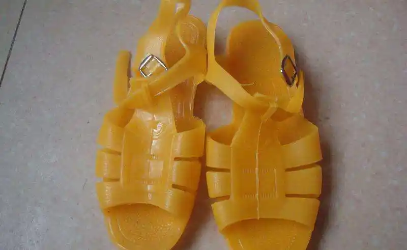 儿时的回忆,一双穿不坏的凉鞋