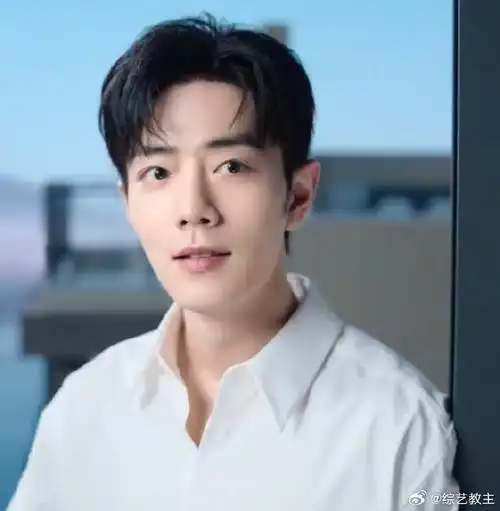 肖战清新白色穿搭##肖战回眸笑颜