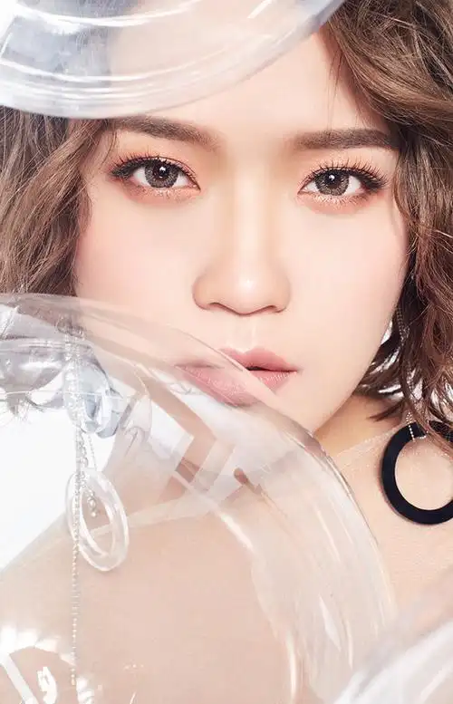 庄心妍新专销售破50万张 登星乐坊和粉丝开庆功趴踢