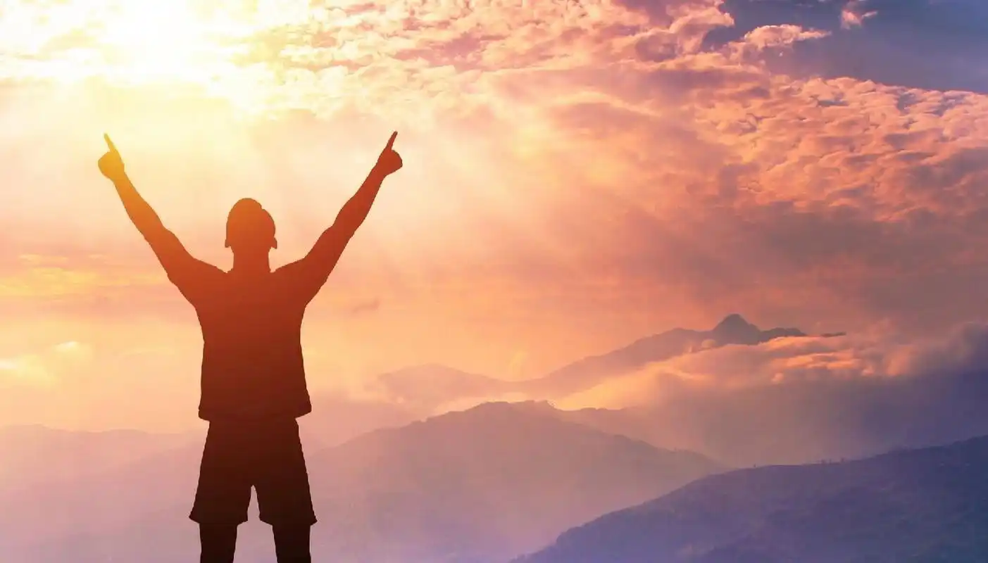 登高剪影励志背景图 每到周末要结束的时候 总是非常痛苦 因为又要早